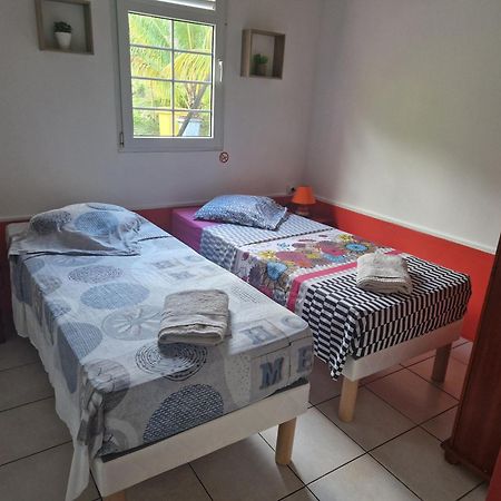 Bungalows Corail, F3 Avec Piscine A Sainte Luce Exterior foto